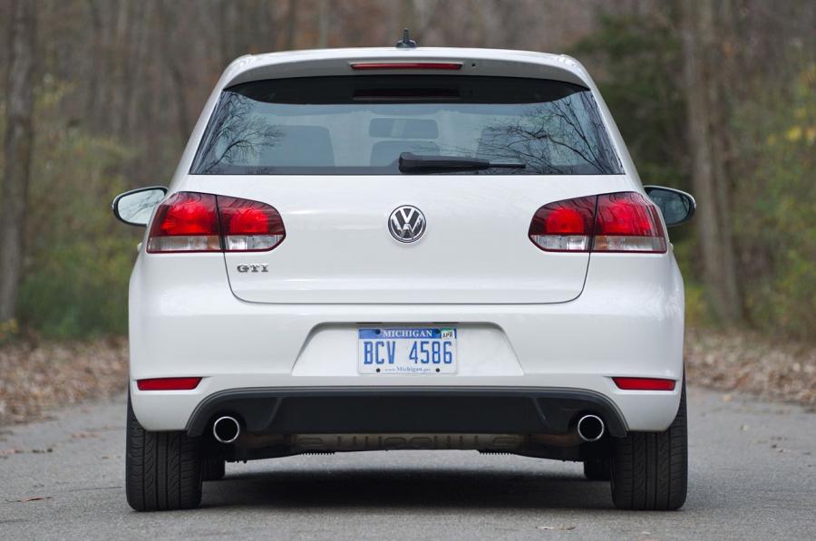  Volkswagen Golf GTi 2012 года  (фото 45 из 48)